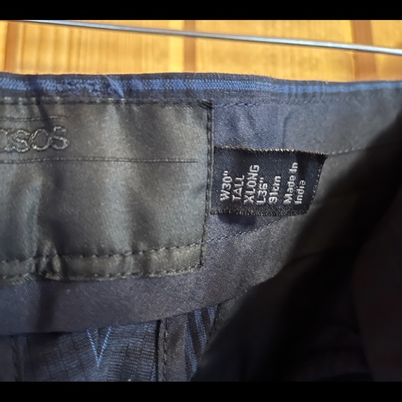 ASOS DESIGN Tall slim crop smart pants in blue seersucker check - Picture 6 of 9